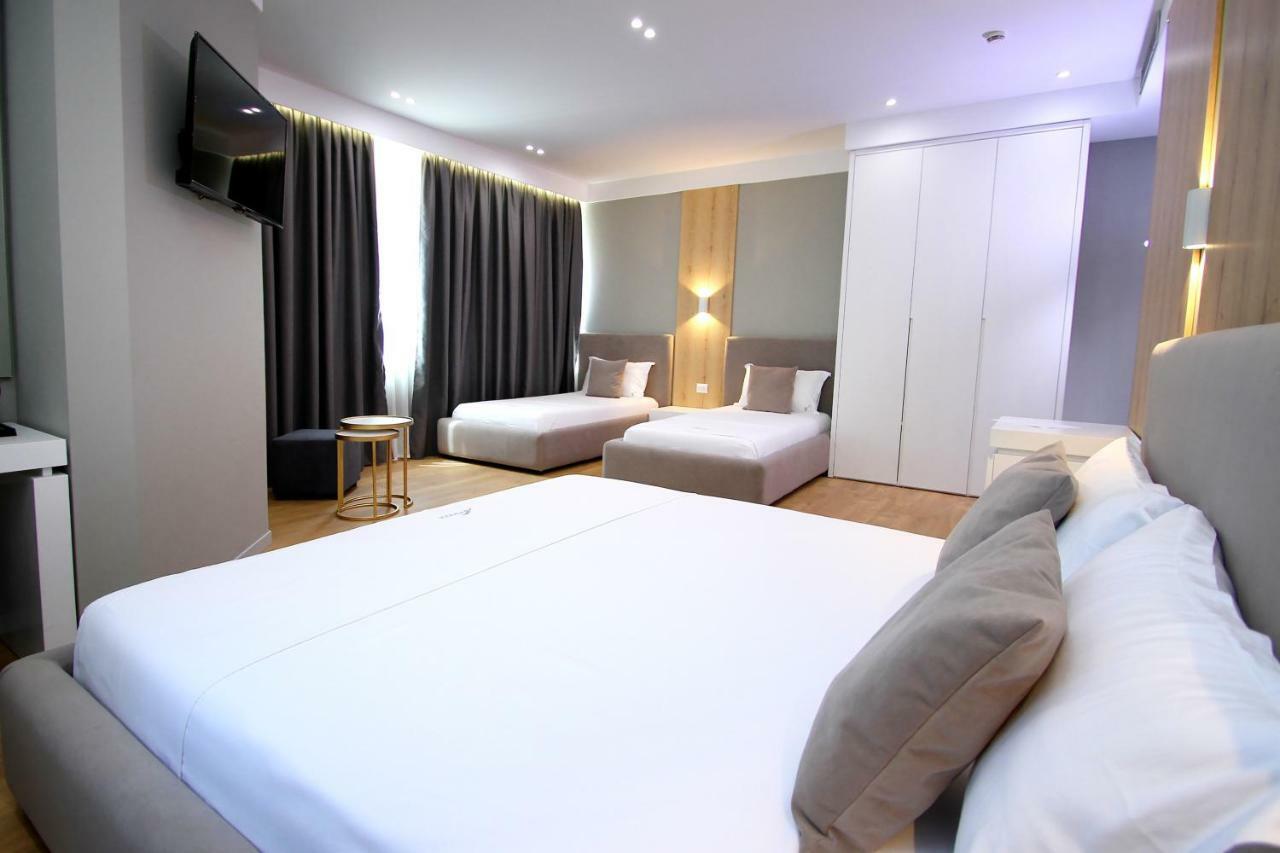 Hotel Piazza Vlorë Esterno foto